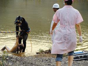 女孩游泳池溺亡 父亲:以为11岁女儿不需要照顾