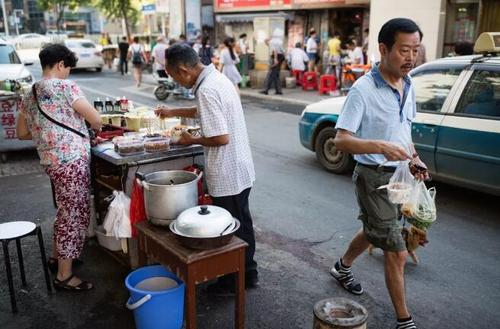 过早,不止一碗热干面 但提及早餐,湖北的优势就很明显了,尤其在武汉