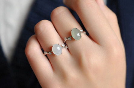 女士翡翠戒指款式图片 女士翡翠戒指一般价格多少