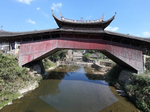 廊桥建筑无桥墩,均为编梁式木拱廊桥,展示了古人的聪明才智.