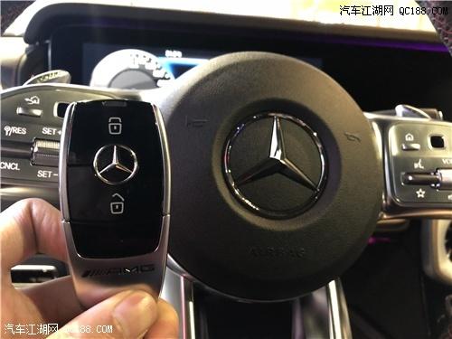 车钥匙造型与普通版无异,正面有amg字母,背面是阿法德巴赫苹果树