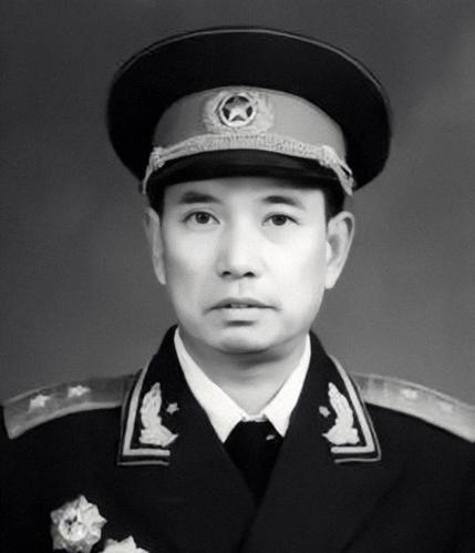 吴克华大意失枪,众人怀疑贼喊捉贼,方志敏下令关禁闭长长记性