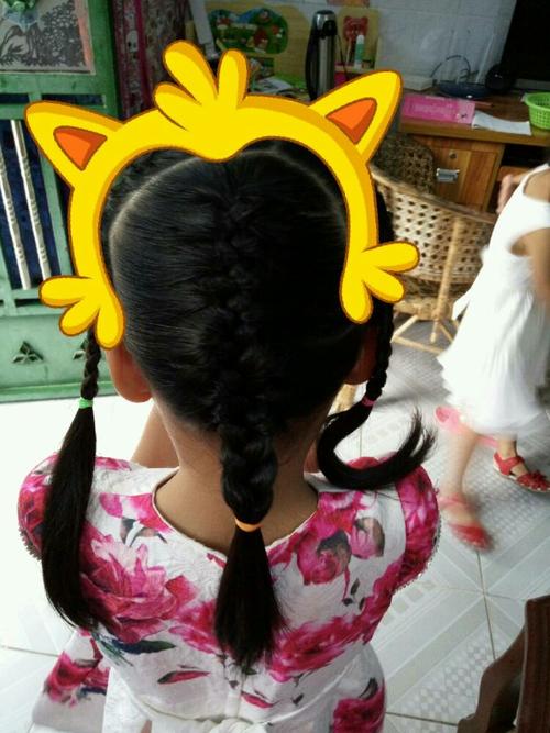 全薪7岁生日,妈妈编的发型美美的.