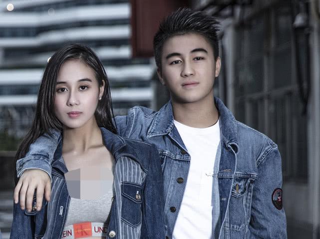 最小的女儿何超欣出生于1999年,还不满21岁,是何鸿燊1999年与四太