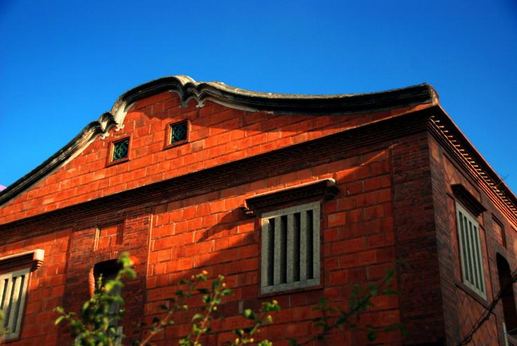  /p> p>壮丽的闽南红砖古厝主要分布于 a target="_blank" href="