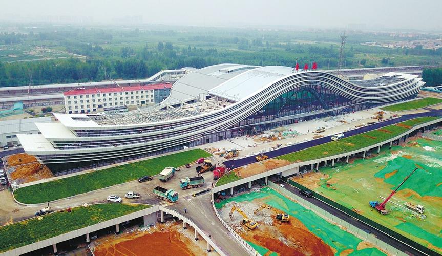 据现场施工负责人介绍,截至目前,章丘火车站提升改造工程已累计完成总