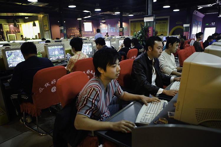 网吧关停潮前,有人网聊遇到儿子班主任,有母亲跪求