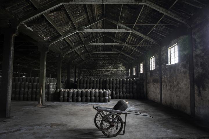 吴越,鲁慧川两位绍兴本土摄影家历时多年跟踪拍摄,用独特的视角,去