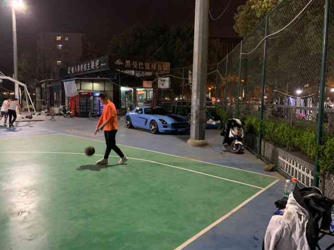黑曼巴篮球公园-"地点:在南湖东路4好,紧挨着南湖公园,很.