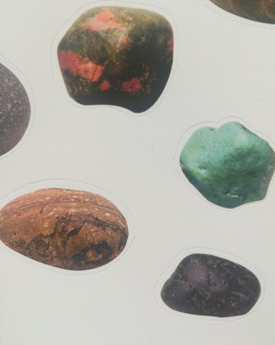 《寒假课堂》中班第四册主题游戏1 美术课程《石子组画》