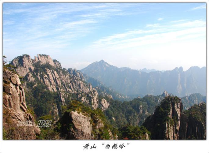 白鹅岭在白鹅峰与贡阳山之间,是东海与后海的分水岭,岭从峰名.