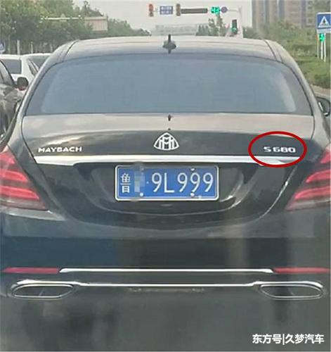 山东偶遇一辆288万迈巴赫,男子看到车标后,不敢跟太近