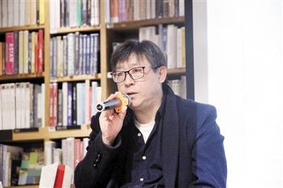 70后作家阿丁来渝签售 "重庆是我的第二故乡"