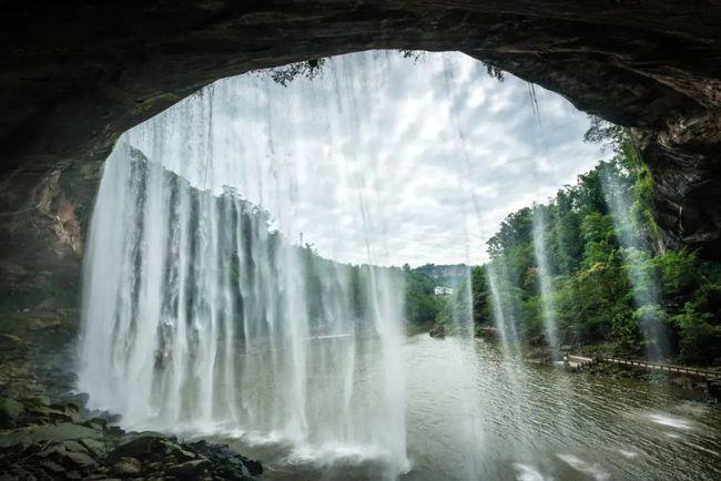 万州大瀑布为"六一儿童节"献礼!别再说不知