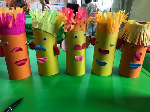 我们的好朋友-纸筒小人