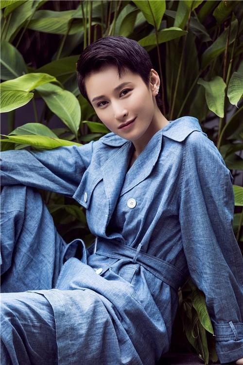 女蛟龙佟莉扮演者蒋璐霞也爆红,一跃成为当红小花.