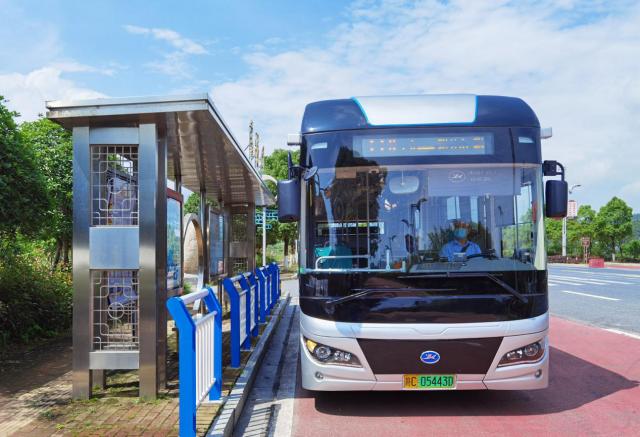 宜春公交上线首批低地板纯电动公交车