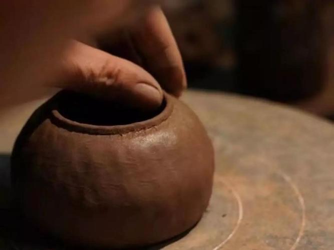 这把壶,美得不寻常,用的却是一万年前的手法