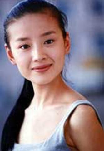 董洁电梯内遭壁咚身材纤细颜值回升曾被曝出丑照