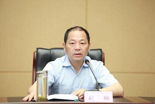 做一名知行合一学做统一的共产党人——四川省商务厅
