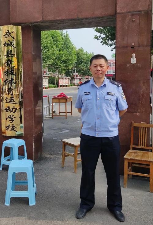 【一线传真】此身许国,亦许卿!藏蓝色的父母爱情