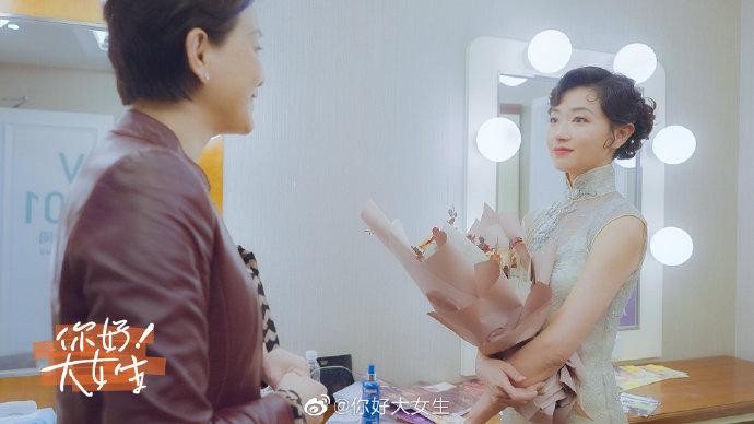 大女生##万茜舞台剧倾城之恋#"白流苏"的旅程告一段落,我们也将永远