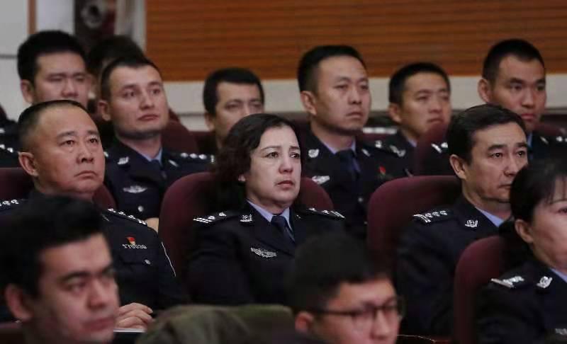 和田地区举行人民英雄艾热提61马木提同志事迹报告会