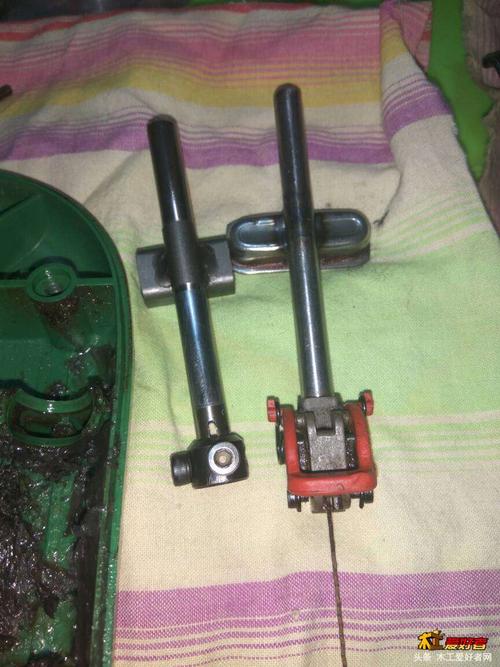 二十多年的老款日立曲线锯更换往复杆,快换夹头.