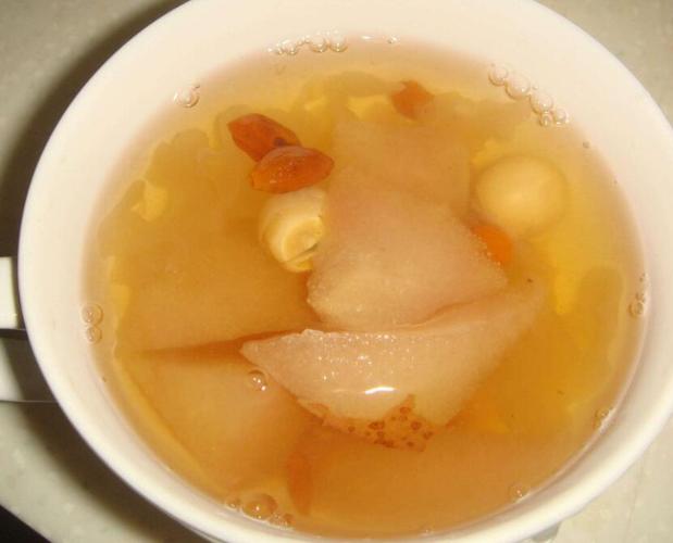 秋天雪梨炖什么汤好 五款润肺清燥汤排出体内毒素