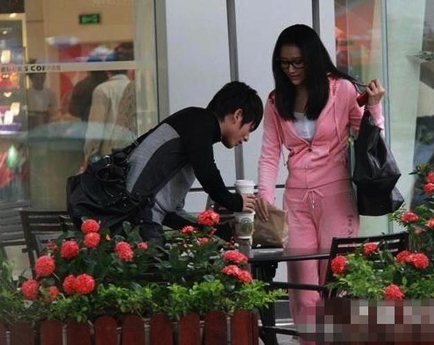 娱乐韩寒绯闻女友赵卓娜海量私照清纯可爱