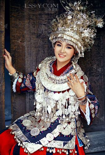 苗寨苗装摄影作品三图6