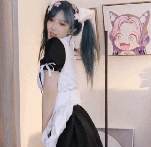 呆妹穿女仆装跳舞周姐尖叫注意左上角要被超管警告了