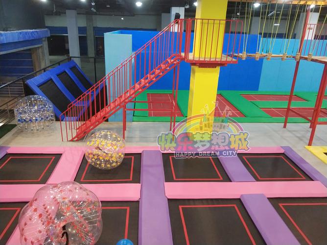 新疆喀什鑫锐峰动感蹦床公园_湖北龙人游乐设备有限