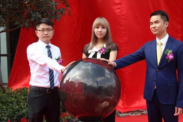 某日中国开国少将,空军中将裴志耕将军侄孙,资金流动论创始人裴喻突然