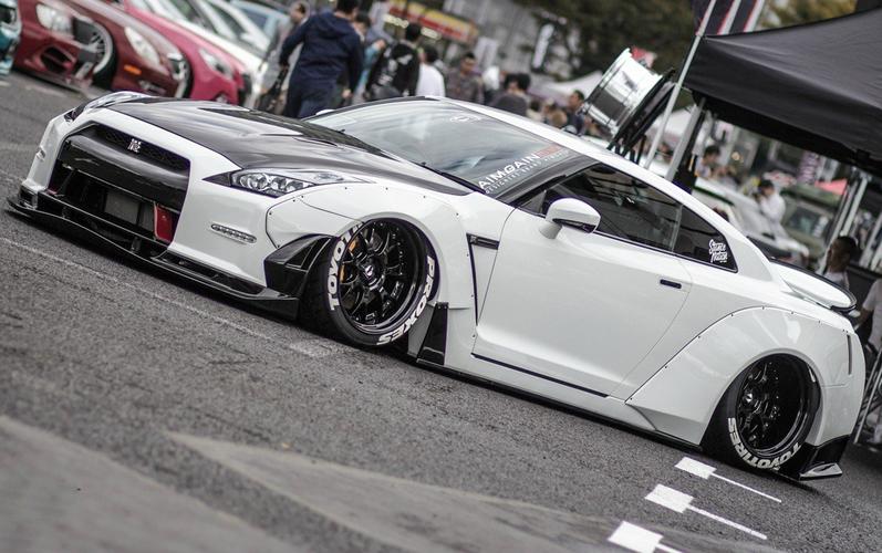 宽体战神gtr就是霸气.