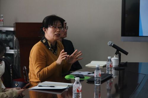 直击大学生毕业论文答辩现场,只答不辩,低头道歉,满满