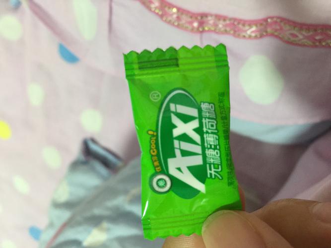 自从怀孕每次去吃海底捞,都让服务员给我装满满的一口袋薄荷糖,家里