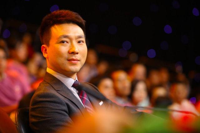 "老师也吓坏了,心想没人我才锁门的啊,赶紧找钥匙打开门.