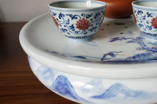 春风祥玉青花釉里红缠枝莲品杯
