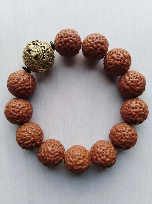 吃剩的果核千万别扔!制成手串,能卖到5000一条的高价!