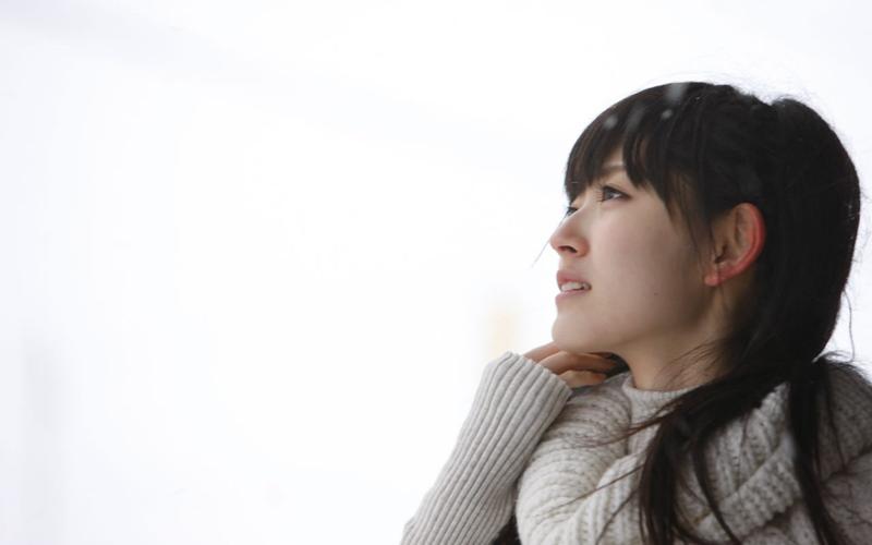 雪中少女铃木爱理清纯图片壁纸(5/12)