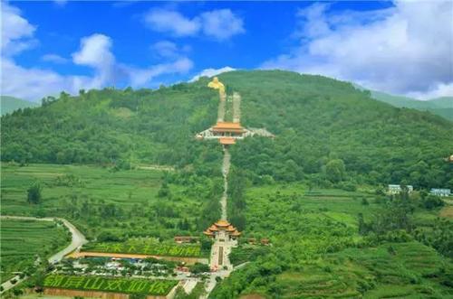 云南弥勒大佛-锦屏山风景区
