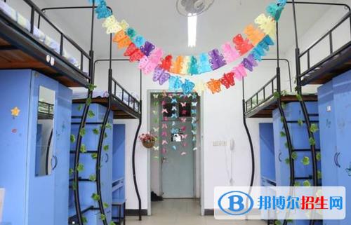 空间宽敞,光线明亮,干净整洁 四川大学附属中学(成都十二中)始建于