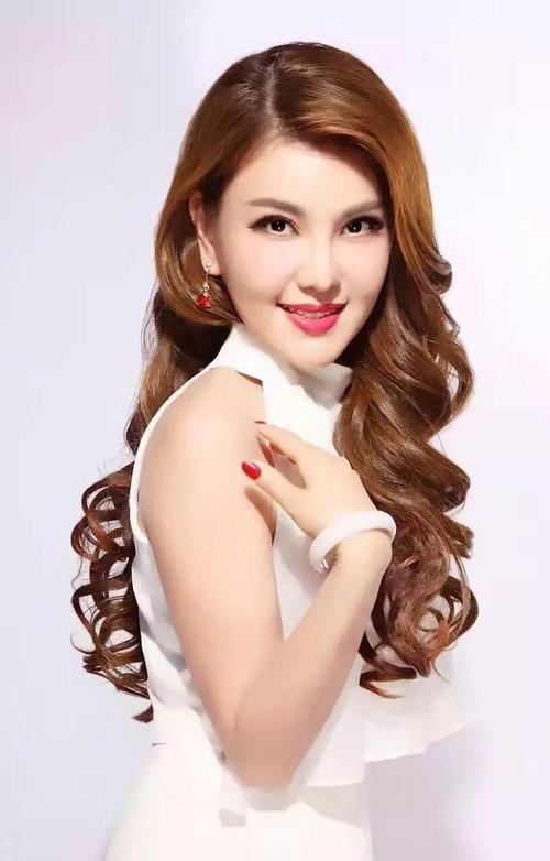乌兰图雅和乌兰托娅套马杆到底谁的唱功牛谁在躲汉子