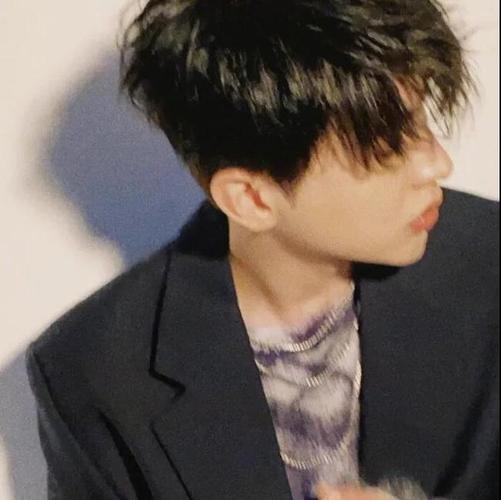 头像背景套图两颗星会远离也会有交集漫长的星河里后会无期
