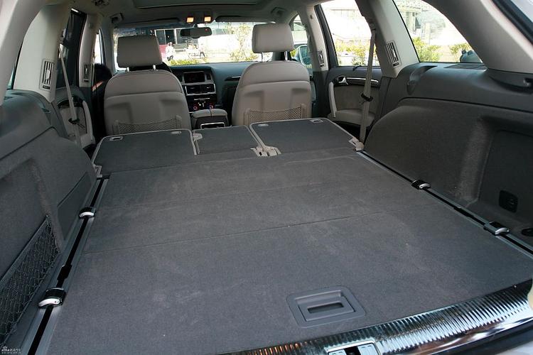 奥迪q7座椅空间