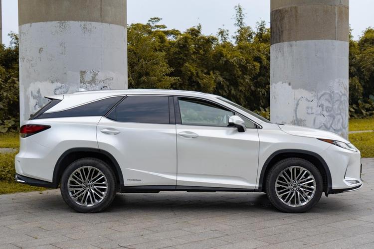 试驾雷克萨斯rx 450hl!落地近90万的雷克萨斯,开起来