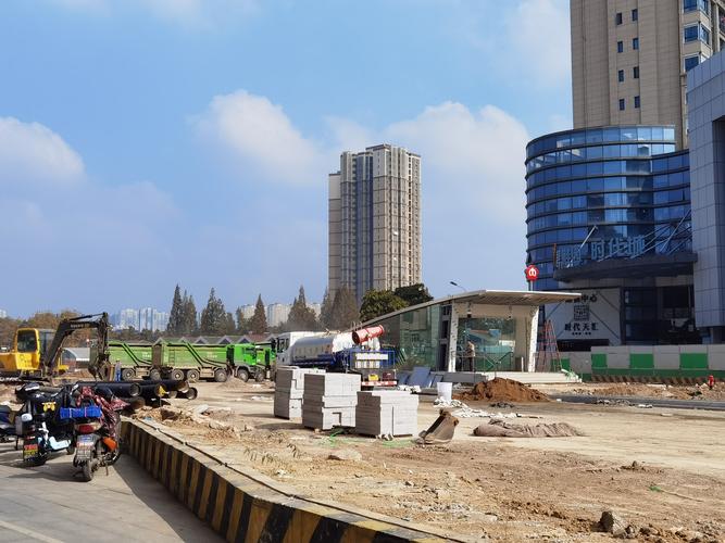 崇明站围挡拆了一半,通车是越来越近了-句容楼市 - powered by discuz