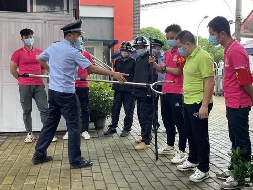 桂林二附实验学校开展反恐防暴演练