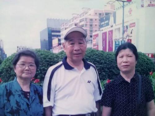 左起一排:刘兰香,史锡兰,李启坤,黄宁凤,张九娣        二排:胡黎红